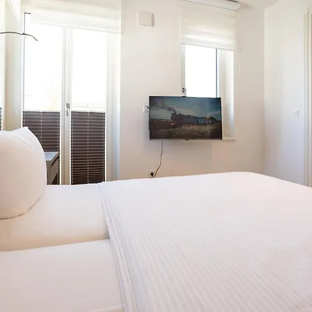 Poseidon Mit Balkon, Strandnah Und Zentral Binz