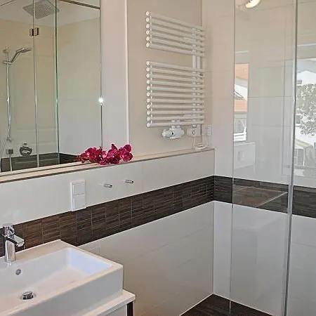 Poseidon Mit Balkon, Strandnah Und Zentral * بينز